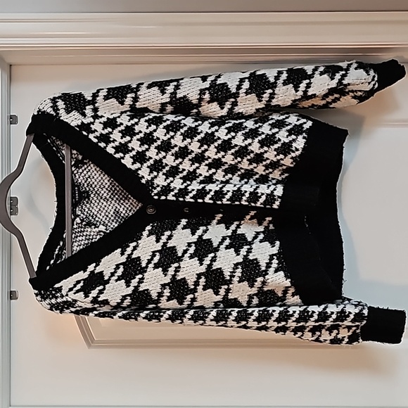 EUC Torrid size 0 houndstooth cropped cardigan sweater - Picture 3 of 9